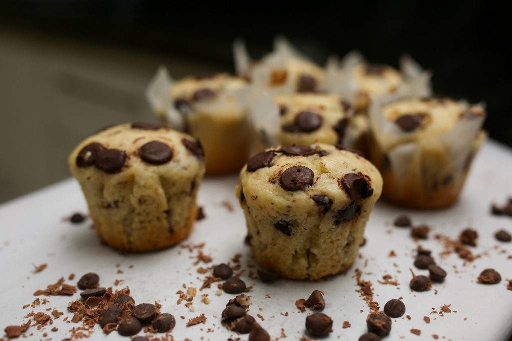 MUFFIN COM GOTAS DE CHOCOLATE